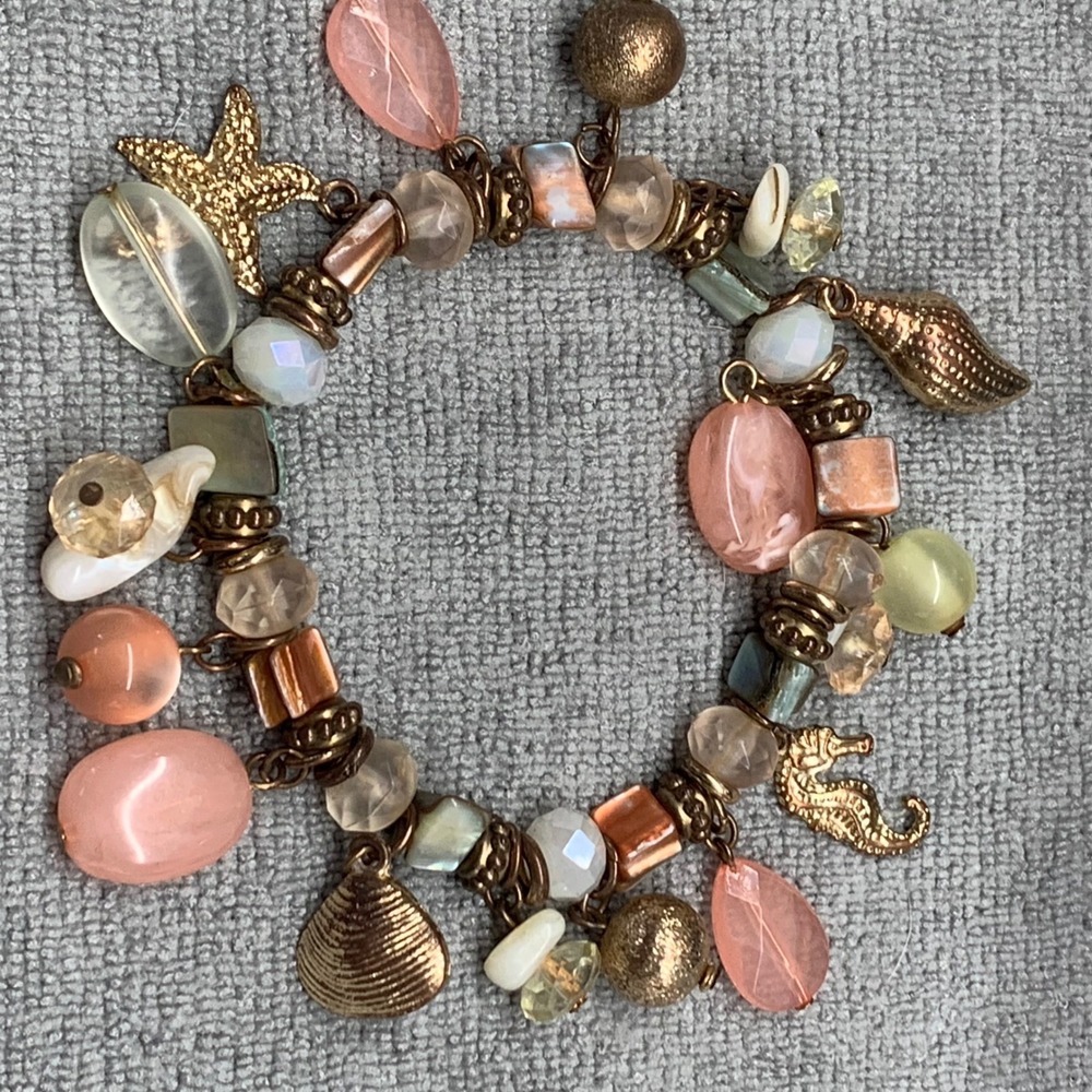 Coastal Charm Stretch Bracelet Gold Tone Seahorse Starfish Shell Peach Beads 8"